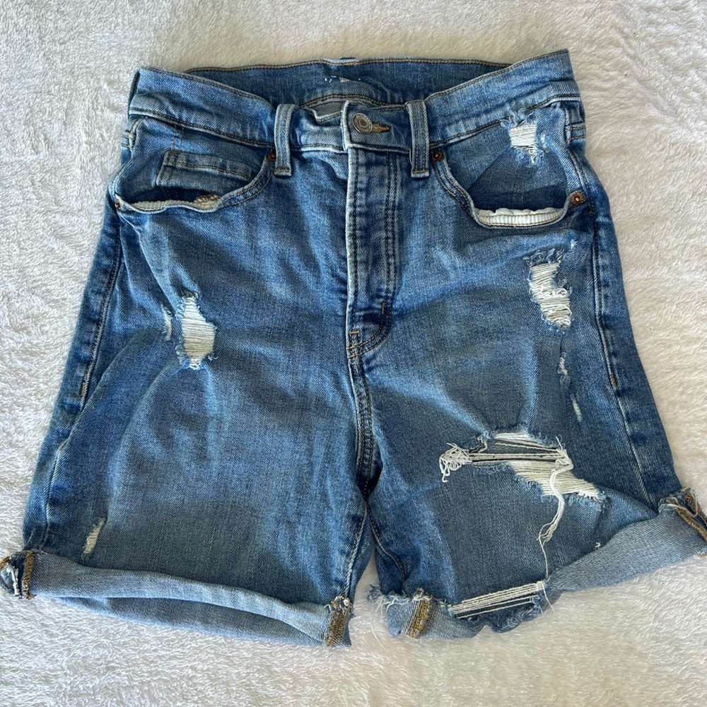Vintage 90s size 6 old navy extra high rise distressed shorts.